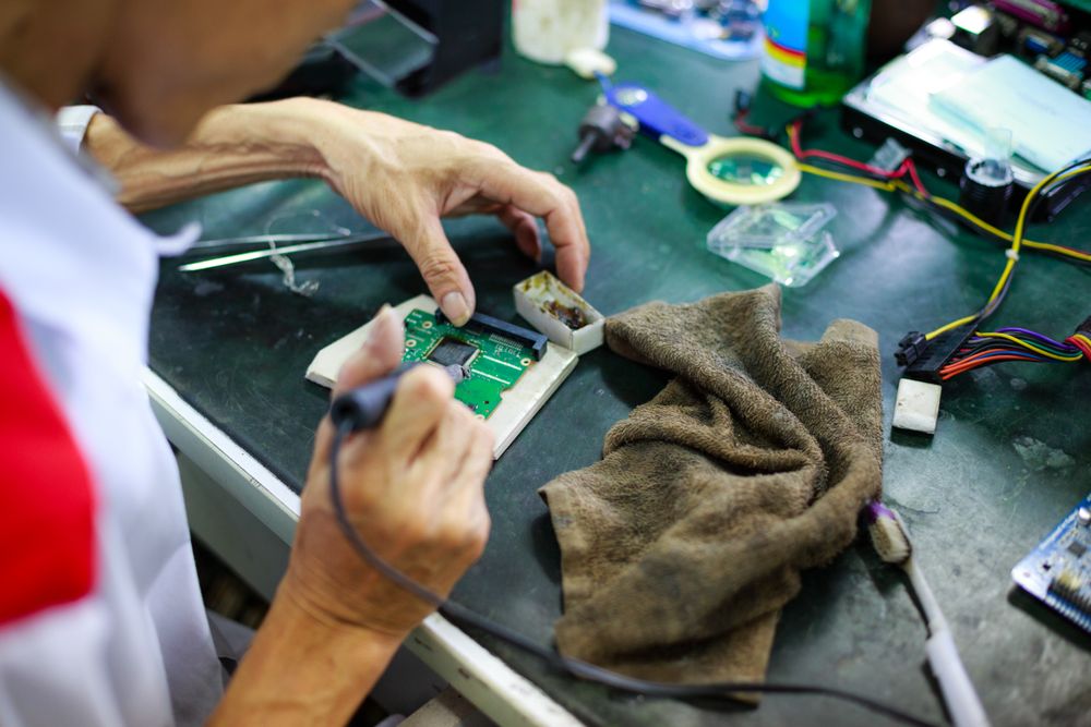 Elektronik kartta bileşen düzeyinde lehimleme çalışması